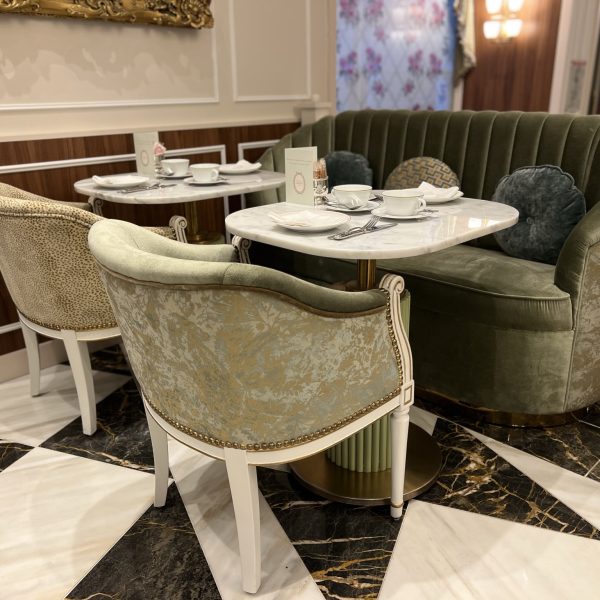 Revêtement de mobilier pour le salon de thé parisien Ladurée.